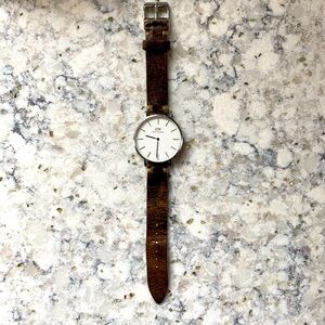 Daniel Wellinton Watch w/ Leather Band